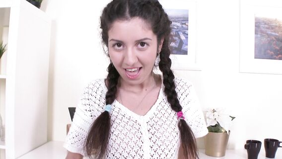 Анал с девкой с косичками