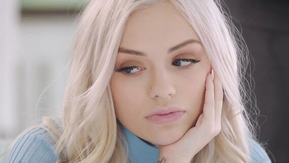 Блондинка соблазнила профессора на анальный секс