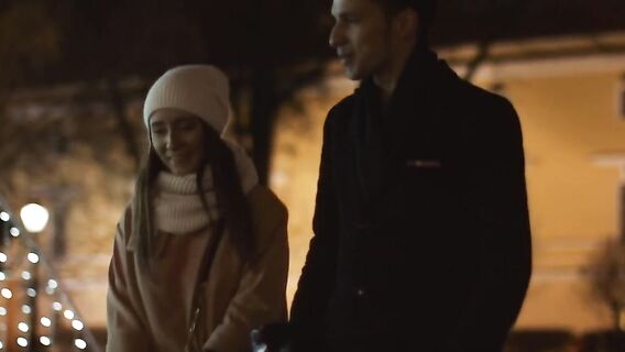 Чувственная горячая пара занимается любовью с аналом